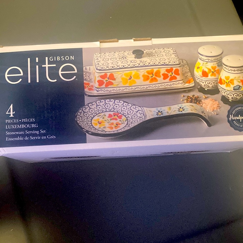Elite Gibson 4 Piece Stoneware Serving Set. New - Never opened.